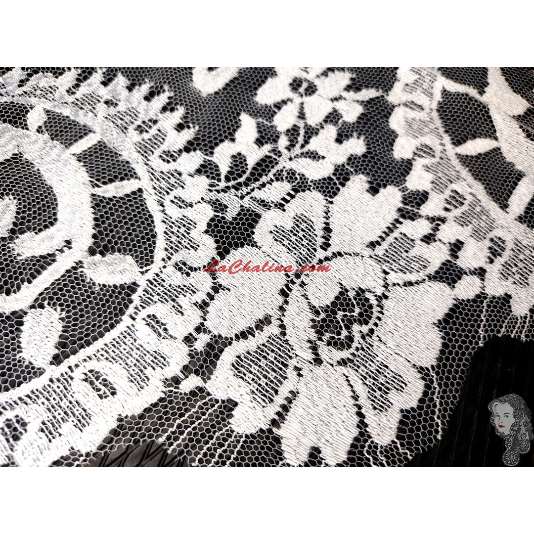 MEDALLON - WHITE 1