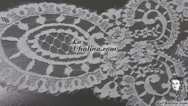 MEDALLON - WHITE 010